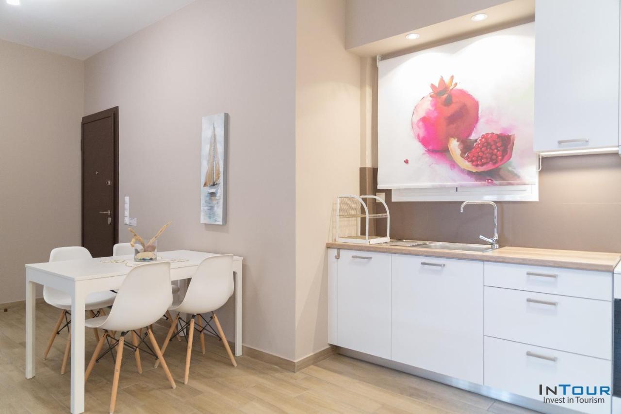 Chic And Minimal Apartment Close To Thissio Metro アテネ エクステリア 写真