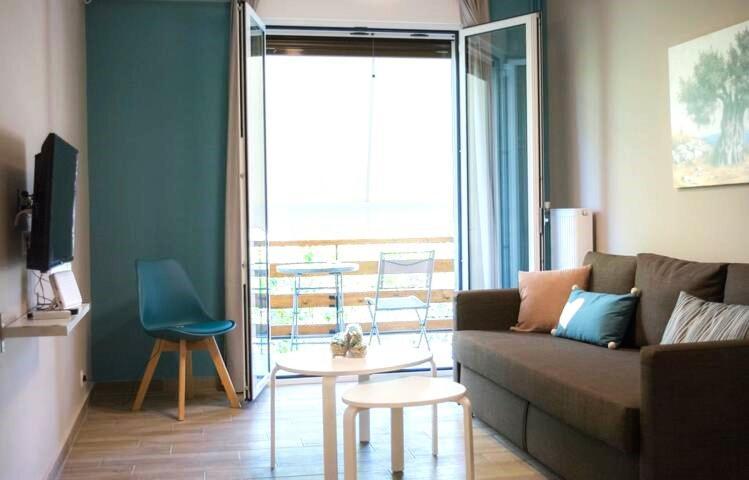 Chic And Minimal Apartment Close To Thissio Metro アテネ エクステリア 写真