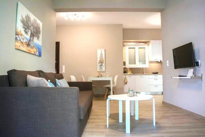 Chic And Minimal Apartment Close To Thissio Metro アテネ エクステリア 写真