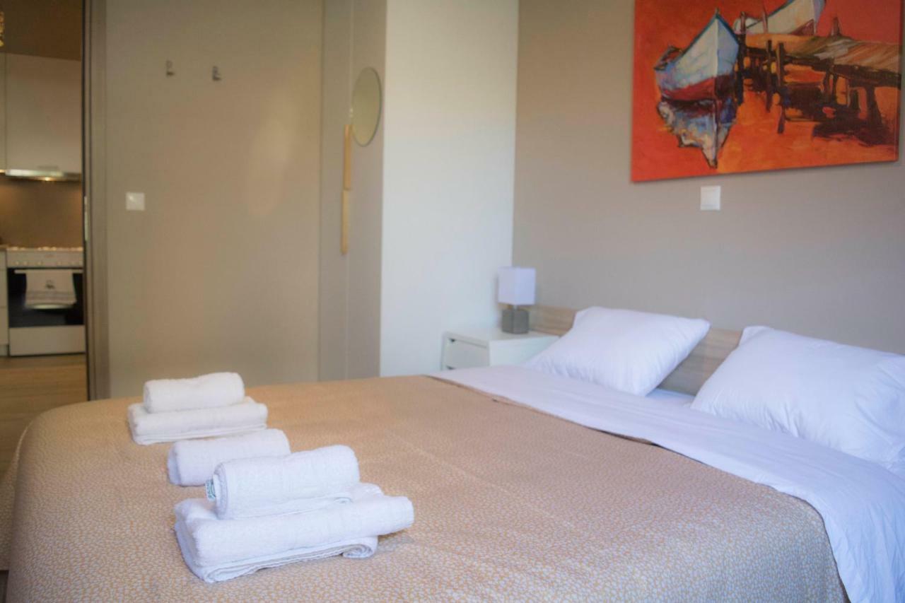 Chic And Minimal Apartment Close To Thissio Metro アテネ エクステリア 写真