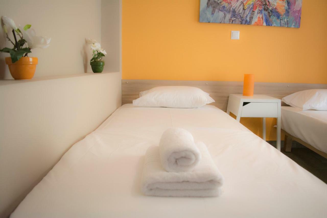 Chic And Minimal Apartment Close To Thissio Metro アテネ エクステリア 写真